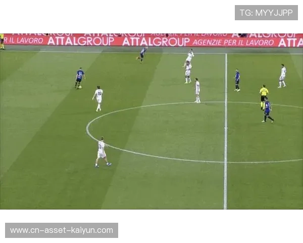 国米禁区内的聪明跑位收获回报