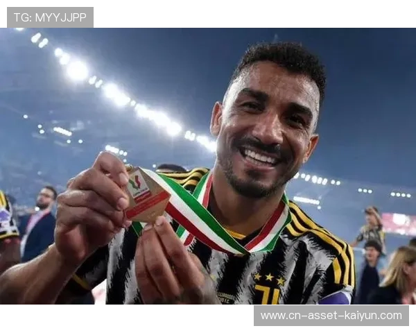 尤文达尼洛调度后场如指挥官