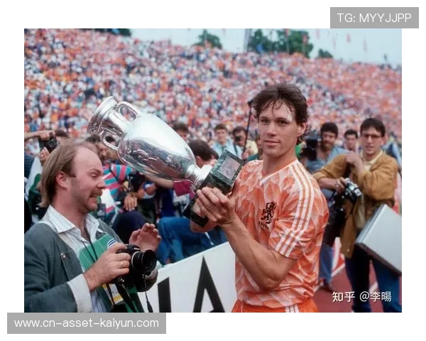 足球中锋头球爆发力堪称怪物：揭秘顶级中锋的制胜利器